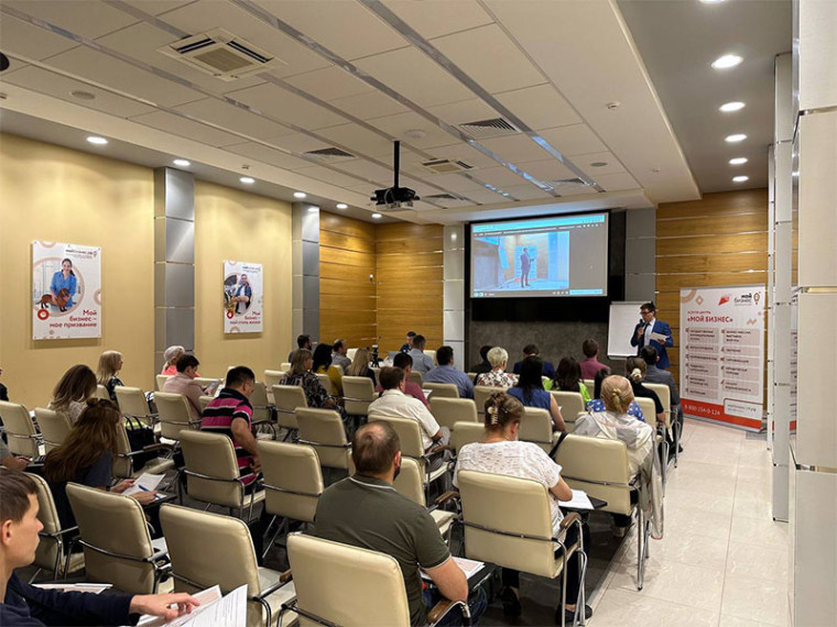 В рамках нацпроекта в компании оптимизируют процесс продажи дорожной техники по типу экскаваторов-погрузчиков известной марки. В настоящее время на предприятии идёт этап диагностики, по результатам которого будет составлена дорожная карта мероприятий по п. В рамках нацпроекта в компании оптимизируют процесс продажи дорожной техники по типу экскаваторов-погрузчиков известной марки. В настоящее время на предприятии идёт этап диагностики, по результатам которого будет составлена дорожная карта мероприятий по п.