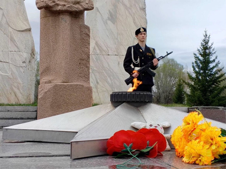Юнармейцы и представители военно-патриотических клубов участвуют в патриотической акции «Пост №1». Юнармейцы и представители военно-патриотических клубов участвуют в патриотической акции «Пост №1».
