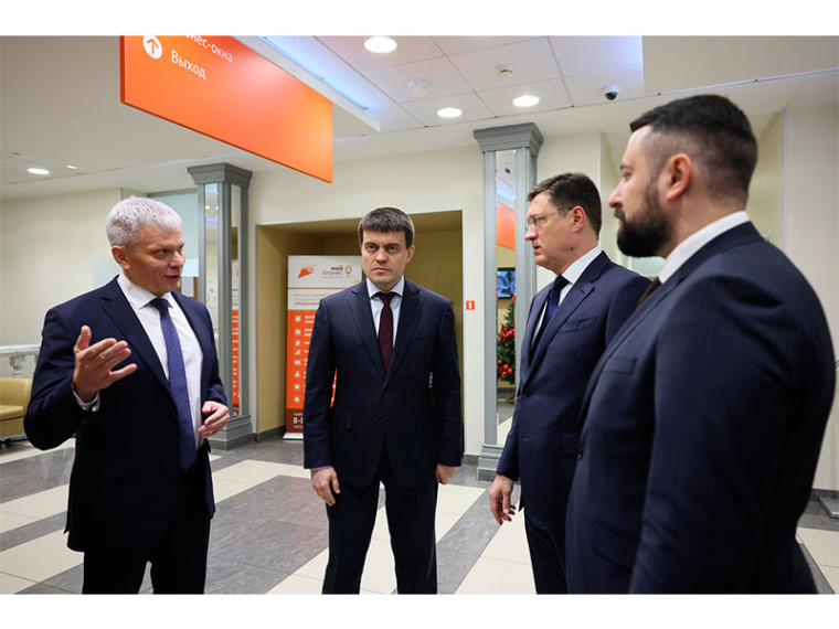 Михаил Котюков представил Александру Новаку лучшие практики Красноярского края по поддержке МСП и развитию креативных индустрий. Михаил Котюков представил Александру Новаку лучшие практики Красноярского края по поддержке МСП и развитию креативных индустрий.